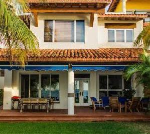 Casa · 456m² · 4 Recámaras · 4 Estacionamientos · Casa en Venta, 4 Recámaras, Sala Tv, Cocina Profesional, Isla Dorada, Cancún