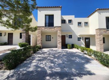 Casa · 106m² · 3 Recámaras · 2 Estacionamientos · Casa en Venta, en Queretaro