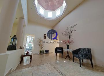 Casa · 325m² · 3 Recámaras · 2 Estacionamientos · Casa de un Piso en Venta
