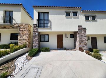 Casa · 123m² · 3 Recámaras · 2 Estacionamientos · Casa en Venta, en Queretaro