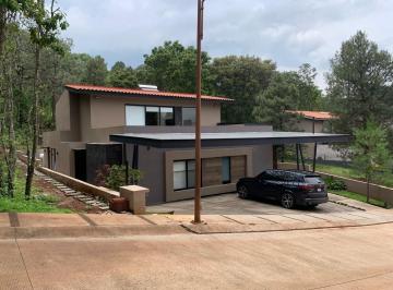 Casa de 3 habitaciones, Morelia · Casa en Venta en Residencial con Campo de Golf