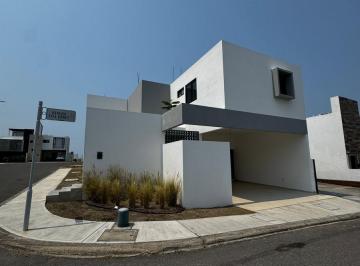Casa · 242m² · 3 Recámaras · 2 Estacionamientos · Casa en Lomas de La Rioja