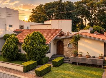 Casa · 420m² · 3 Recámaras · 6 Estacionamientos · Venta Casa de 3 Recamaras en Puebla, Camino Real Excelente Zona