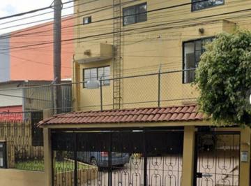 Departamento de 4 habitaciones, Zapopan · Ciudad del Sol, 4 Recámaras, Primer Piso, 180 m, 2 Cocheras