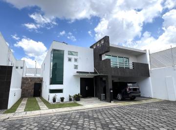 Casa · 431m² · 4 Recámaras · 3 Estacionamientos · Casa en Venta en Metepec