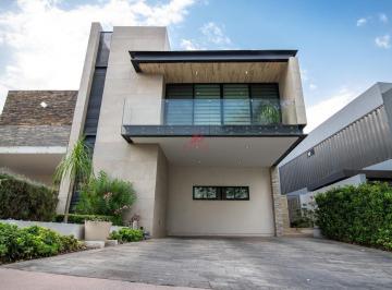 Casa en condominio de 4 habitaciones, Tlajomulco de Zúñiga · Casa en Venta en La Rioja, Tlajomulco | 3 Recámaras, Paneles Solares y Jardín.*