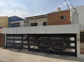 Casa de 4 habitaciones, Guadalajara · Casa en Venta Colonia Bosques de La Victoria por Remate, Excelente Oportunidad!