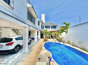 Casa de 4 habitaciones, Cuernavaca · Casa Ideal Para Oficinas o Casa Habitación en Zona Dorada