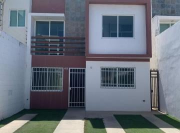 Casa · 4 Recámaras · 2 Estacionamientos · Casa en Venta en Altamira con Recamara en Planta Baja Br1