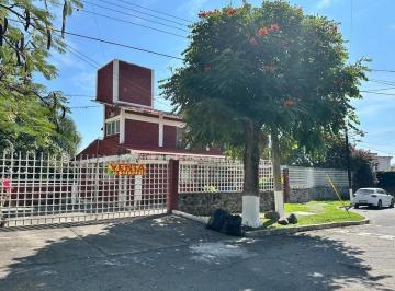 Casa · 1245m² · 8 Recámaras · 2 Estacionamientos · Casa en Calle Cerrada con Vigilancia con Gran Vista.