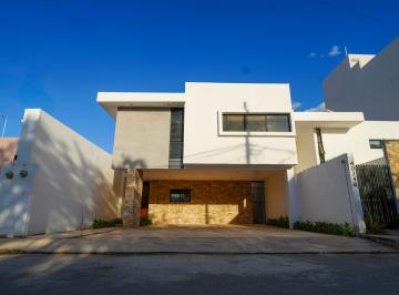 Casa de 3 habitaciones, Mérida · Venta Preciosa Casa 3 Recámaras con Alberca y Jardín en Santa Gertrudis Copo