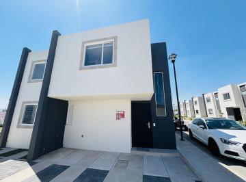 Casa · 113m² · 3 Recámaras · 2 Estacionamientos · Casa en Venta en Fracc. Hacienda de Las Fuentes, Calimaya.