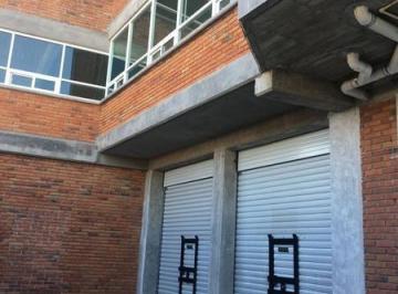 Local comercial · 100m² · 5 Estacionamientos · Magnifico Edificio en Renta en Metepec