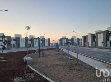 Casa · 63m² · 2 Recámaras · 1 Estacionamiento · Casa 2 rec 1 baño Tres lunas Celaya $850k, Vigilancia 24 h, Áreas Recreativas Av las torres