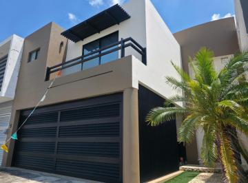 Casa · 300m² · 3 Recámaras · 2 Estacionamientos · Casa en Venta en Lomas Residencial Riviera Veracruzana Alvarado Veracruz