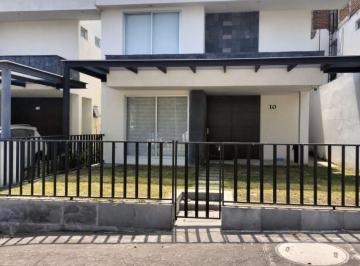 Casa · 194m² · 3 Recámaras · 2 Estacionamientos · Hermosa Casa Cerca de La Sev