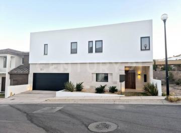 Casa · 364m² · 4 Recámaras · 2 Estacionamientos · Casa en Venta en Fraccionamiento Natura, Chihuahua