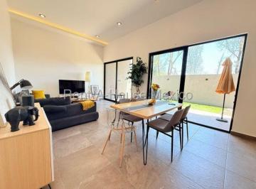 Casa de 4 habitaciones, Querétaro · Venta Lomas de Juriquila - Casa con 4 Recámaras 1 en Planta Baja y Sala de Tv