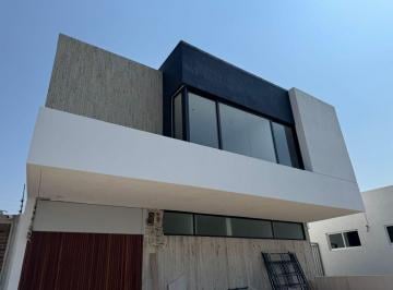 Casa de 3 habitaciones, Querétaro · Diseño Distintivo y Vanguardista con Vista a La Reserva - Misión San Jerónimo