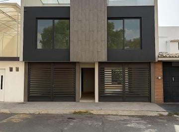 Casa · 120m² · 4 Recámaras · 2 Estacionamientos · Casa en Toluca