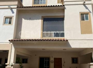 Casa · 196m² · 3 Recámaras · 2 Estacionamientos · Casa en Venta en Santa Catarina Nuevo Leon