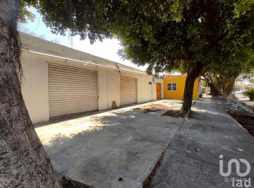 Local comercial · 80m² · 3 Recámaras · 1 Estacionamiento · Local en Venta en El Fraccionamiento Hacienda Sotavento en Veracruz, Veracruz