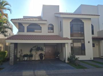 Casa de 5 habitaciones, Zapopan · "Oportunidad: Venta Casa en Valle Real."