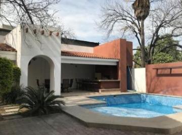 Casa · 654m² · Casa en Venta de 4 Recamaras Bosques del Poniente Santa Catarina Nuevo León.