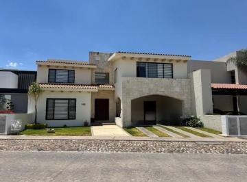 Casa de 4 habitaciones, Aguascalientes · Casa en Venta en Aguascalientes Campestre Club de Golf Sur