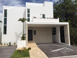 Casa en condominio · 350m² · 4 Recámaras · 3 Estacionamientos · Casa en Cumbres Nueva Minimalista