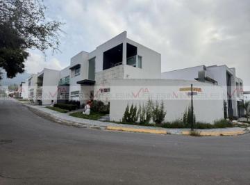 Casa · 359m² · 4 Recámaras · 2 Estacionamientos · Casa en Venta en Valle de Cristal