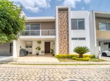 Casa · 244m² · 3 Recámaras · 2 Estacionamientos · Casa en Venta Parque Guanajuato, Lomas de Angelopolis, Recamara en Planta Baja, Oportunidad