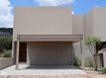 Casa de 3 habitaciones, Querétaro · Diseño Distintivo y Funcional - Altozano