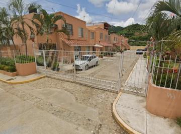 Casa · 67m² · 2 Recámaras · 1 Estacionamiento · Casa en Venta en Llano Largo, Acapulco Gro