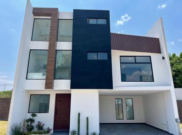 Casa · 250m² · 3 Recámaras · 2 Estacionamientos · Casa en Venta en La Mejor Ubicación de Puebla