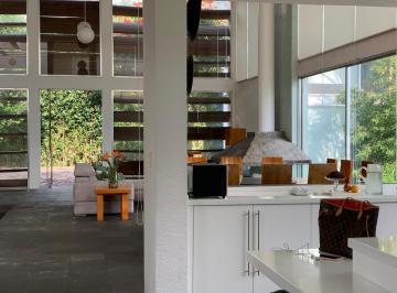 Casa · 1900m² · 6 Recámaras · 8 Estacionamientos · Casa en Venta Valle de Bravo