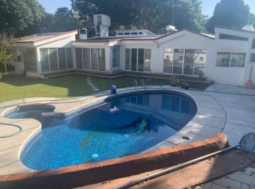 Casa · 495m² · 4 Recámaras · 5 Estacionamientos · Casa en Venta en Cuernavaca