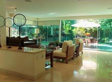 Casa · 803m² · 2 Recámaras · 3 Estacionamientos · Excelente Casa