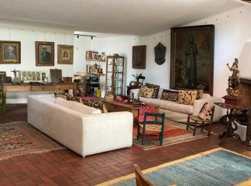 Casa · 450m² · 2 Recámaras · 2 Estacionamientos · Casa en Venta en Altavista, Paseo de Las Lomas, Álvaro Obregón