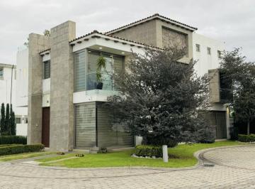 Casa · 364m² · 3 Recámaras · 4 Estacionamientos · Casa en Venta en Condado del Valle Metepec