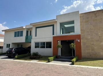 Casa · 615m² · 4 Recámaras · 4 Estacionamientos · Casa en Renta en Rancho El Mesón en Calimaya
