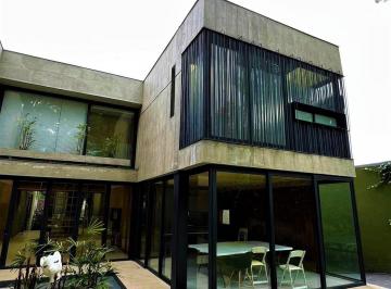 Casa · 600m² · 3 Recámaras · 4 Estacionamientos · Casa en Venta Sola Como Inversión en San Ángel