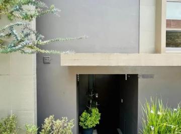 Casa · 183m² · 3 Recámaras · 2 Estacionamientos · Venta Casa Puerta del Sol Bosque Real