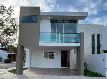 Casa de 2 habitaciones, Mérida · Casa de 2 Recámaras ¡Con Paneles Solares! en Residencial en Altabrisa.