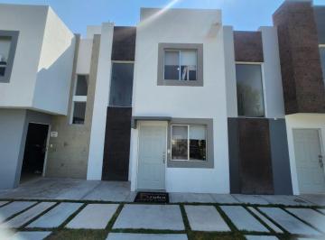 Casa · 70m² · 2 Recámaras · 2 Estacionamientos · Casa en Venta, en El Marques, Qro.