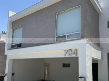 Casa · 425m² · 3 Recámaras · 3 Estacionamientos · Casa en Venta en Monterrey