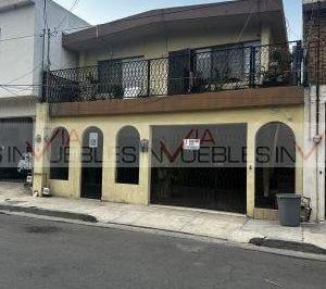 Casa · 277m² · 4 Recámaras · 1 Estacionamiento · Casa en Venta en Monterrey