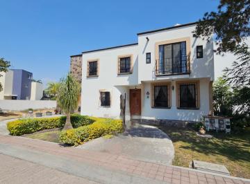 Casa · 472m² · 3 Recámaras · 6 Estacionamientos · Casa en Venta en Huertas del Carmen, Corregidora, Queretaro