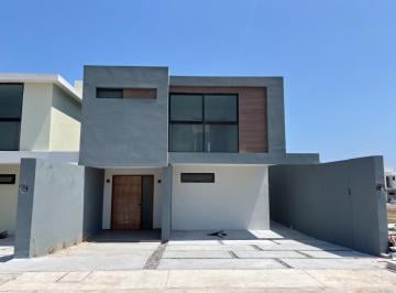 Casa · 150m² · 3 Recámaras · 2 Estacionamientos · Casa en Venta con Jardin y Sala de Tv, Fracc. Lomas del Mediterraneo