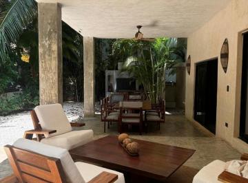 Casa · 352m² · 4 Recámaras · 2 Estacionamientos · Espectacular Casa en Venta en Playacar Fase 1 – ¡Lujo y Ubicación Privilegiada!